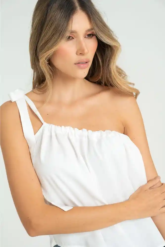 Blusa Asimetrica Color Blanco Crudo Talla Xs