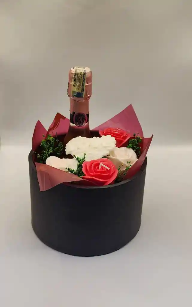 Bouquet Vino Y Rosas