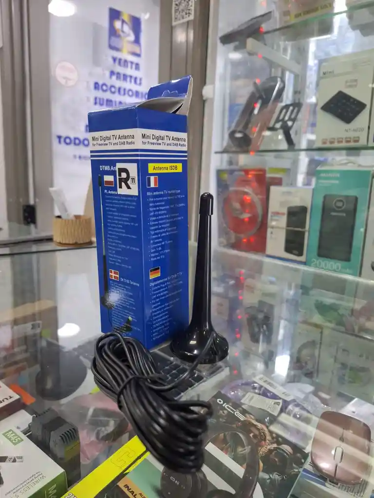 Antena Tv Digital Tda Interior Coaxial 5mt Con Usb Amplificador Activa Base Magnética