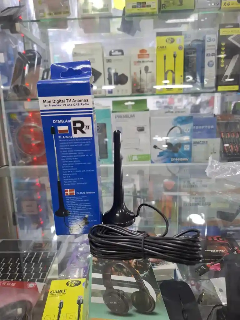Antena Tv Digital Tda Interior Coaxial 5mt Con Usb Amplificador Activa Base Magnética