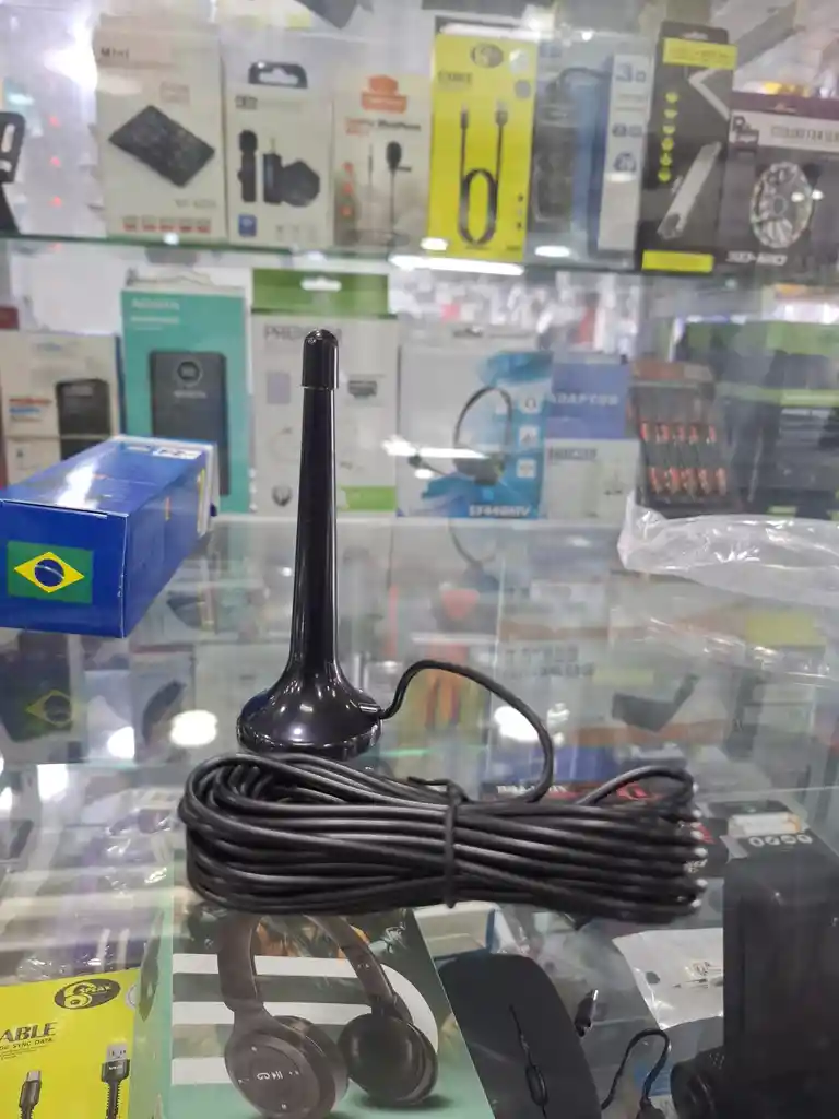Antena Tv Digital Tda Interior Coaxial 5mt Con Usb Amplificador Activa Base Magnética