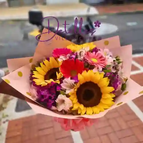 Bouquet De Flores Tropicales