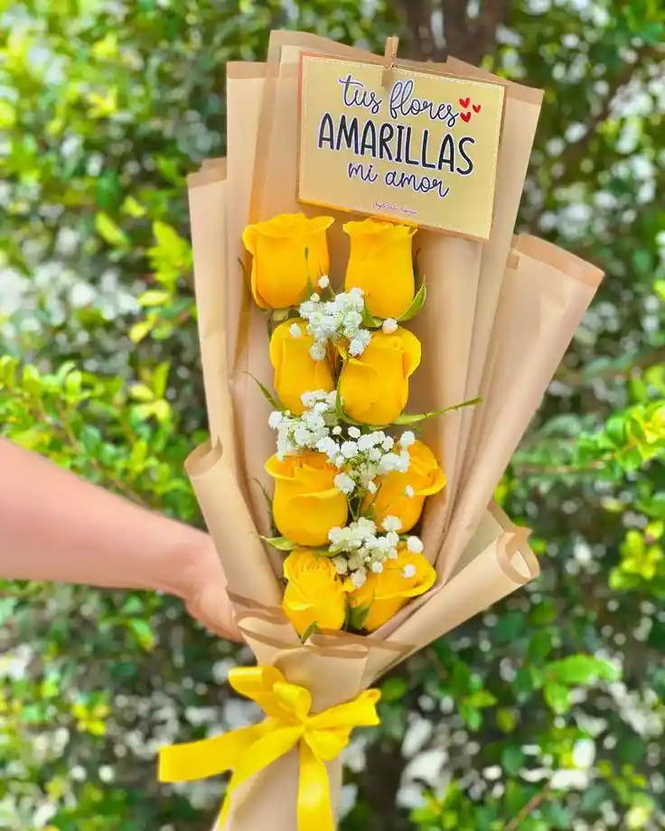Bouquet En Cascada De Rosas Amarillas