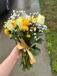 Bouquet Amarillo Con Rosas