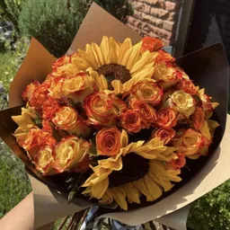 Bouquet De Rosas Naranjas Y Girasoles