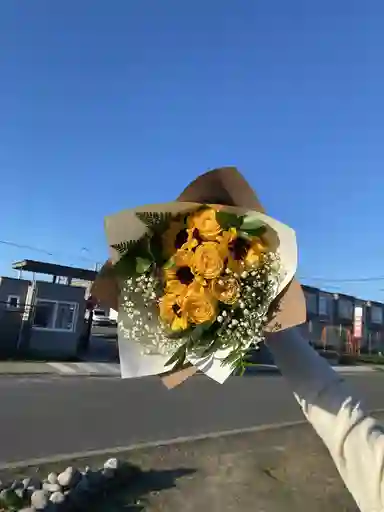 Bouquet De Girasoles Con Rosas Amarillas