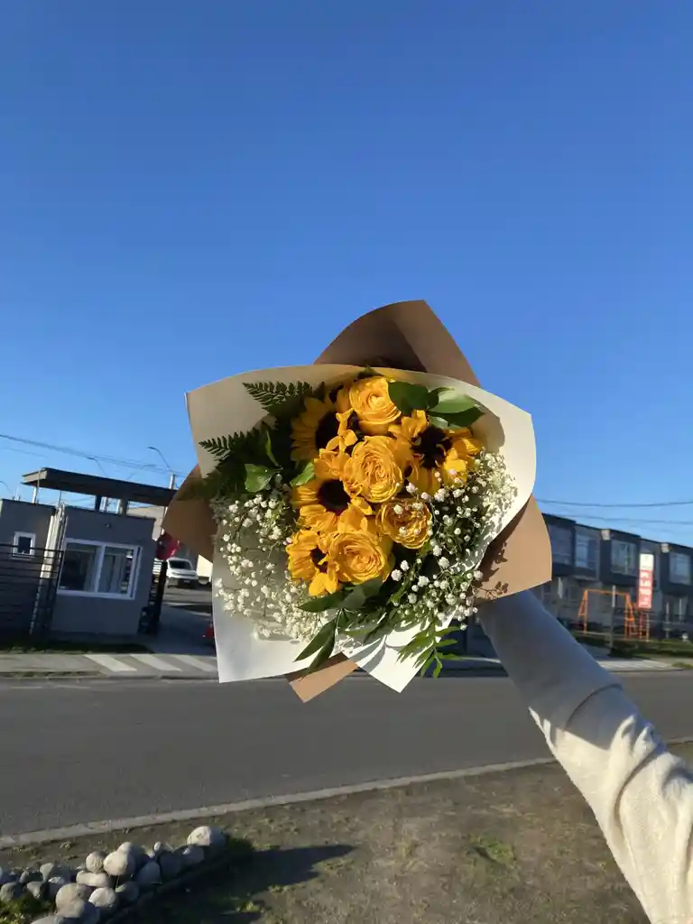 Bouquet De Girasoles Con Rosas Amarillas