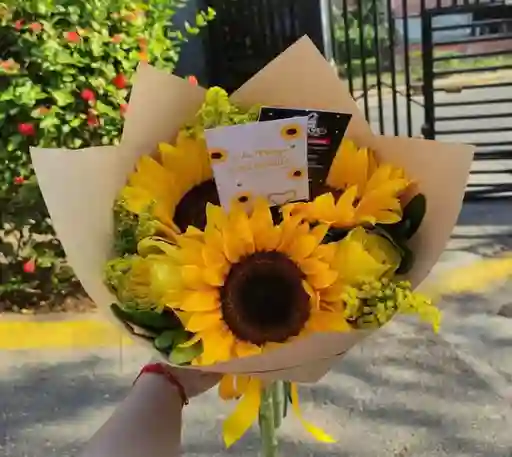 Ramo De Flores Con Rosas Amarillas Y Girasoles (regalo Para Mujer , Arreglo Floral -buquet De Flores Amarillas -rosas Amarillas)