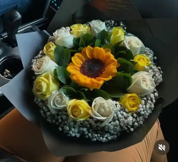 Ramo De Rosas Amarillas Y Blancas (ramo De Rosas Amarillas Y Girasoles (arreglo Floral -buquet De Flores Amarillas -rosas Amarillas)