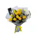 Ramo Con 12 Rosas Amarillas Y De Exportación Con Follaje