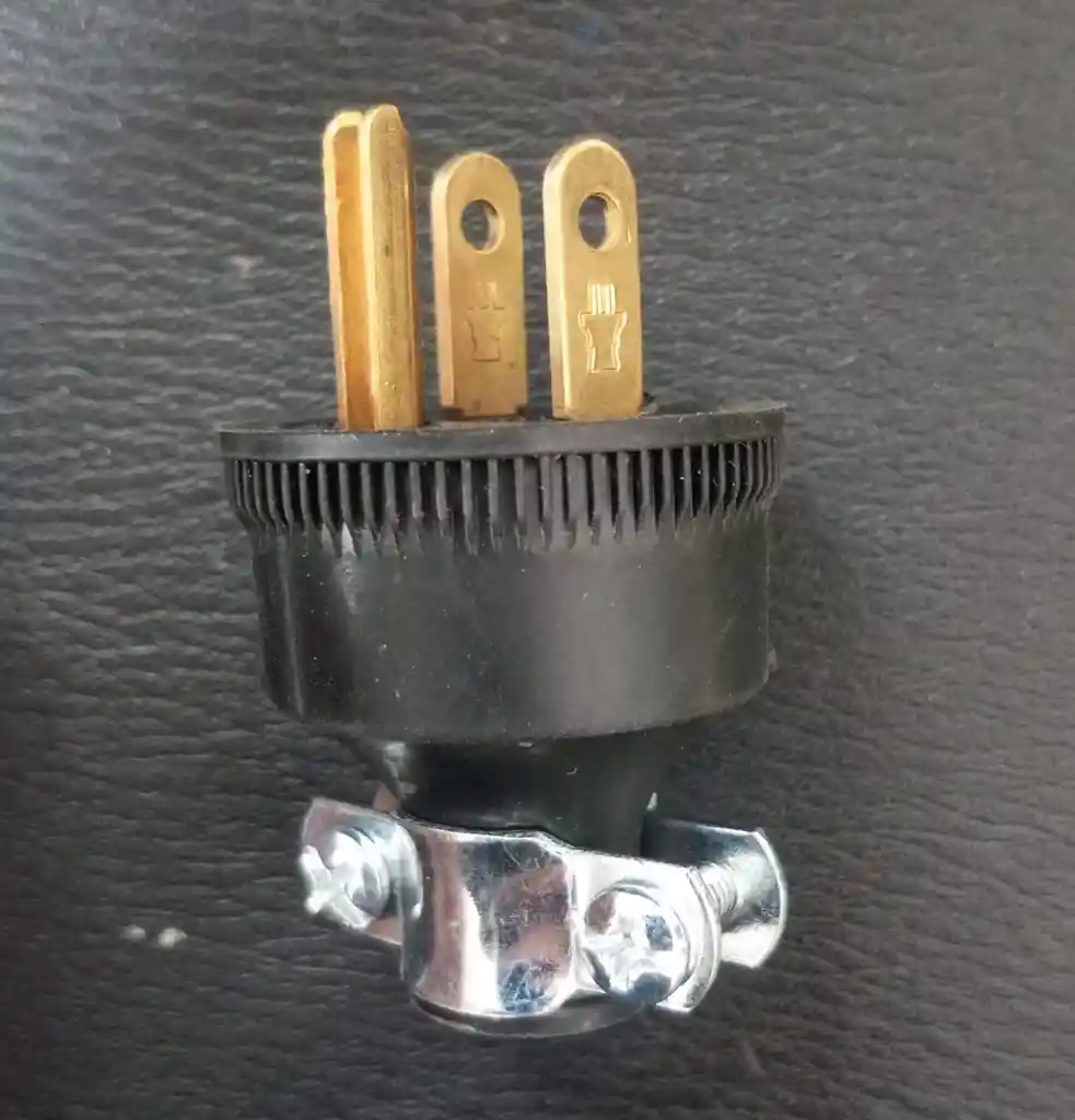 Clavija Industrial 15 Amp Polo