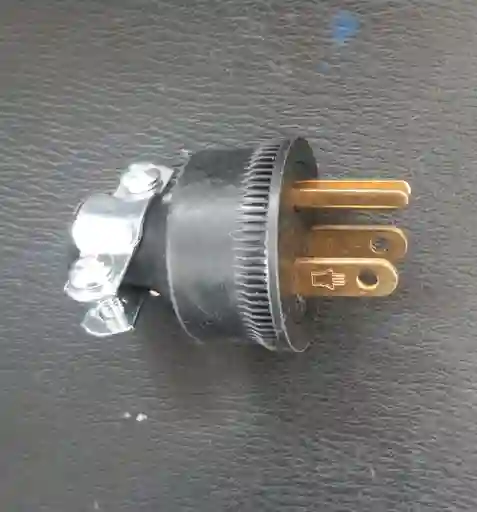 Clavija Industrial 15 Amp Polo