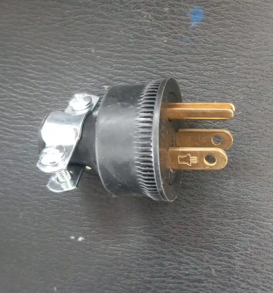 Clavija Industrial 15 Amp Polo