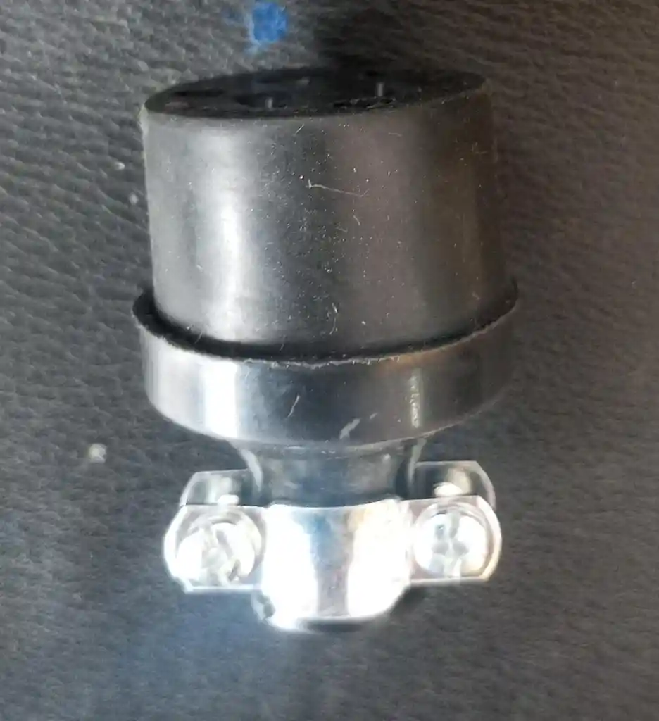 Toma Aerea Con Polo 15 Amp
