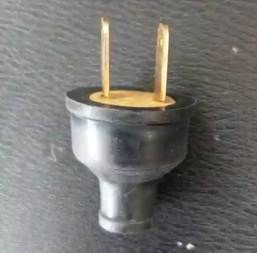 Clavija Pequeña 15amp