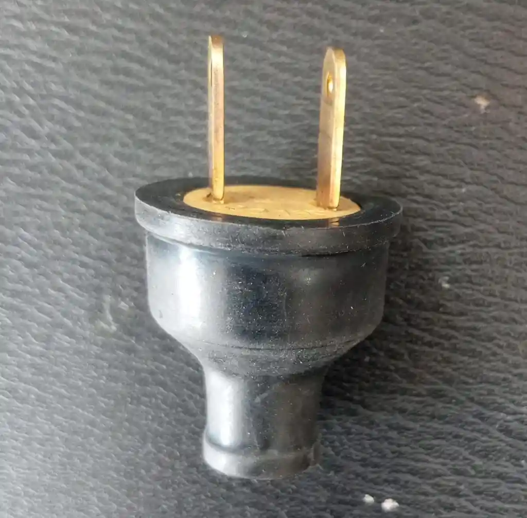 Clavija Pequeña 15amp