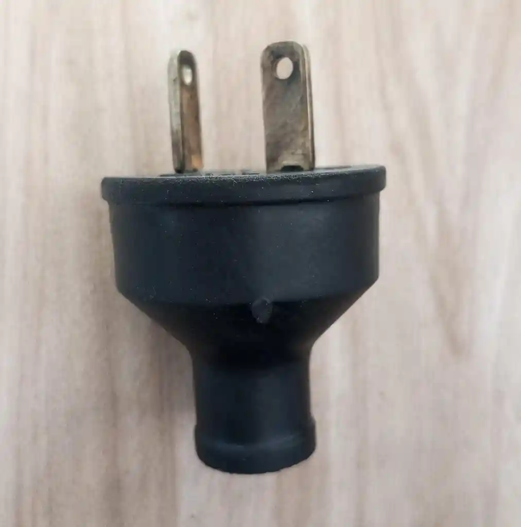 Clavija Pata Trabada 20 Amp