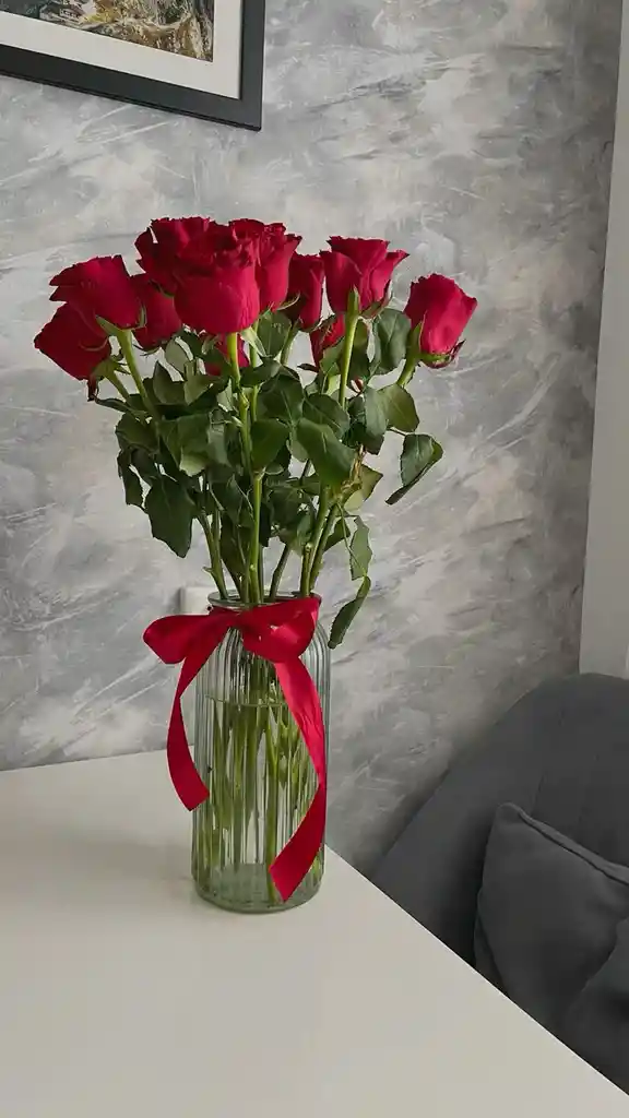 Jarrón De Rosas Rojas