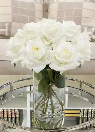 Jarrón De Rosas Blancas