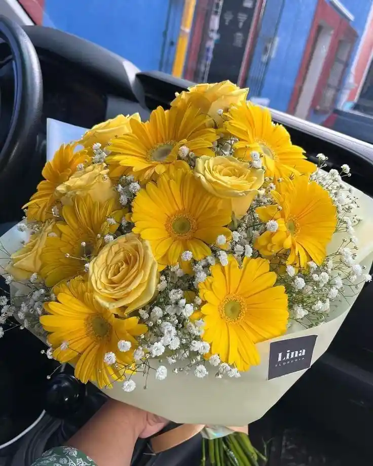 Bouquet De Rosas Con Gerberas Amarillas