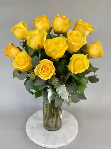 Jarrón De Rosas Amarillas