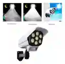Lampara Luz Led Patio Jardin Control Remoto Reflector Solar Color Blanco Estilo Cámara Falsa