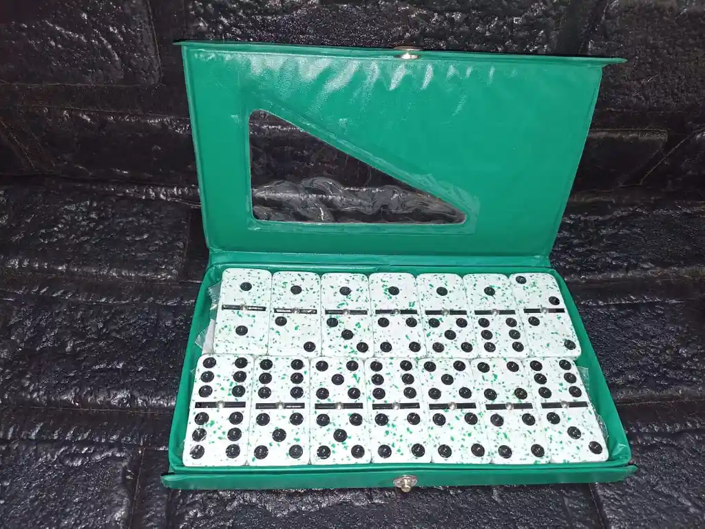 Domino Grande Jaspeado Color Verde 12mm