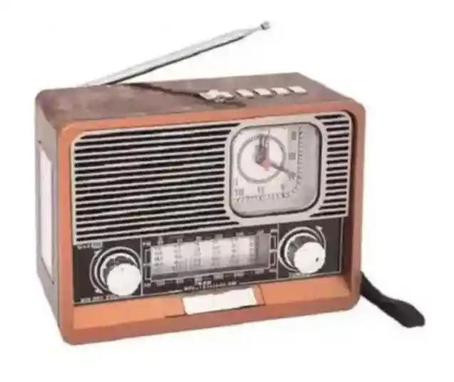 Radio Recargable Bluetooth Usb/tarjeta Tf/bt/linterna