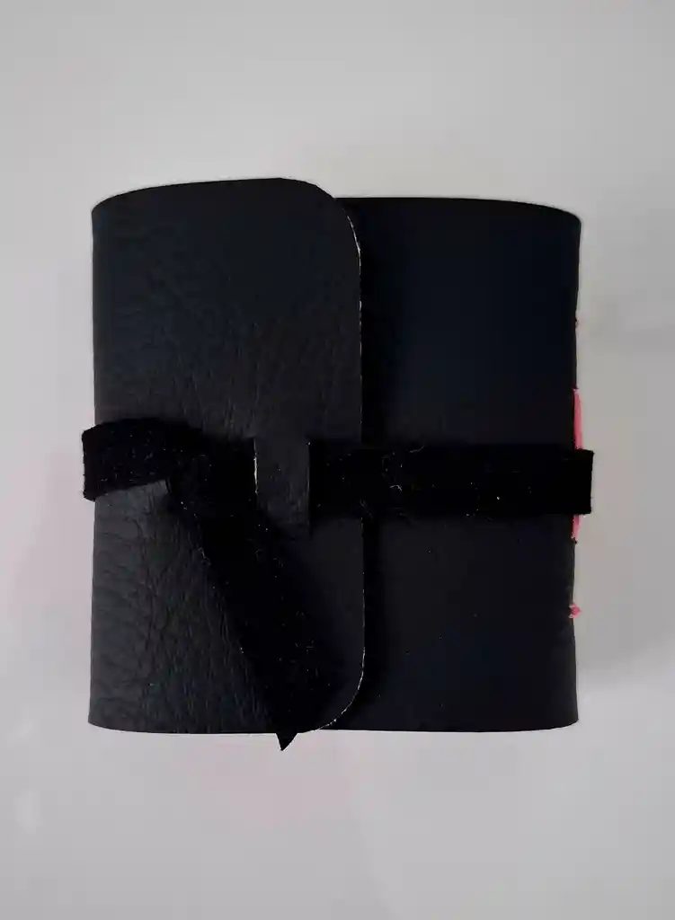 Viajera Negra Mini (hilo Rosa)