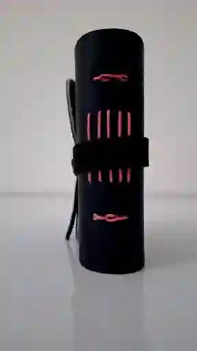 Viajera Negra Mini (hilo Rosa)