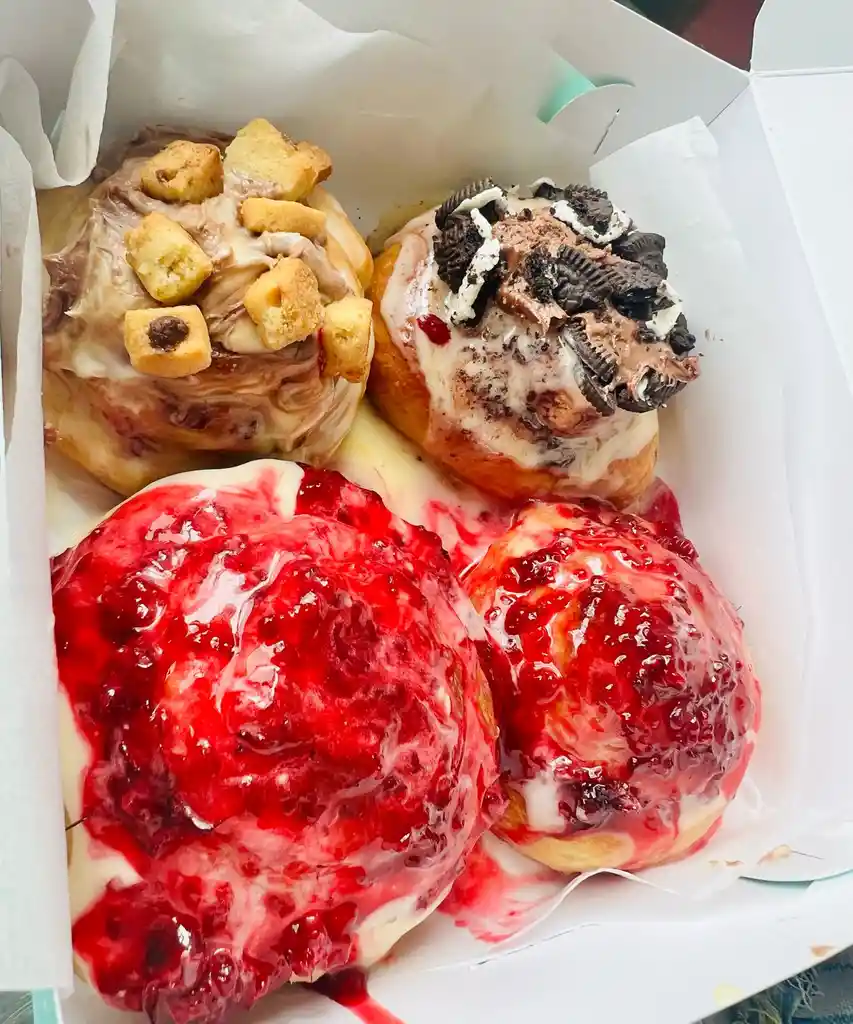 4 Cinnamon Rolls