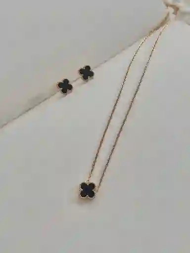 Set Collar Y Aretas Flores Negras