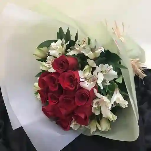 Rosas Rojas Y Astromelias