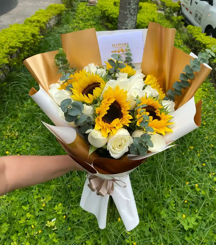Ramo Rosas Y Girasoles