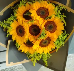 Girasoles En Bouquete
