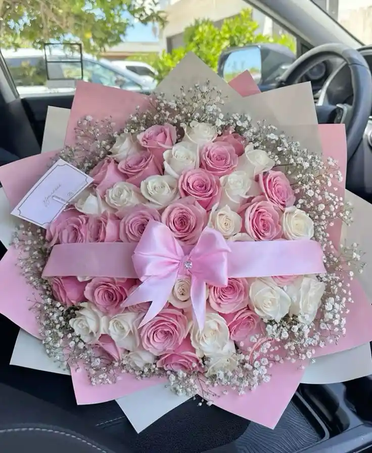 Ramo Buchon Rosas Rosadas Y Blancas