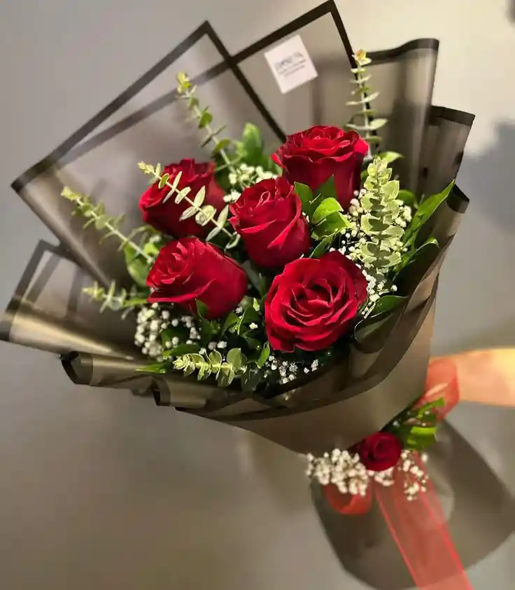 Bouquet Sencillo De Rosas Rojas