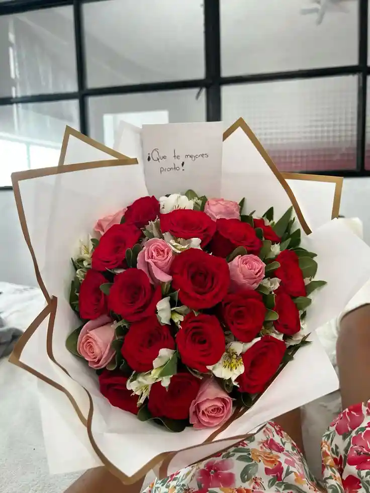 Bouquet De 24 Rosas Rosadas Y Rojas