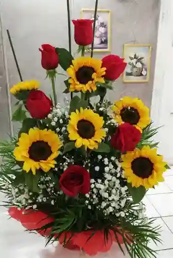 Canasta De Girasoles Con Rosas