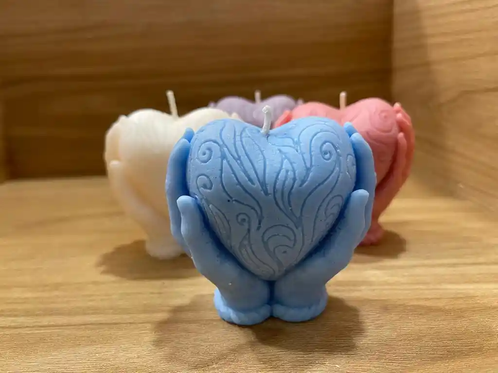 Vela Corazon En Las Manos