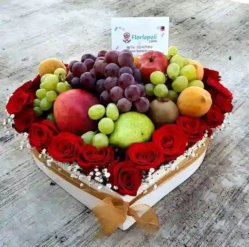 Caja De Corazón Con Rosas Y Frutas
