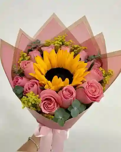 Bouquet De Rosas Rosadas Con Girasol