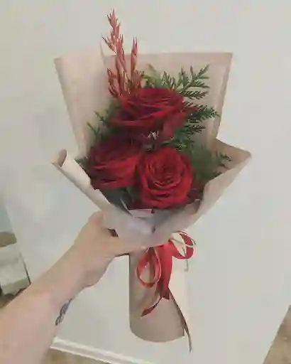 Tres Unidades De Rosa Roja