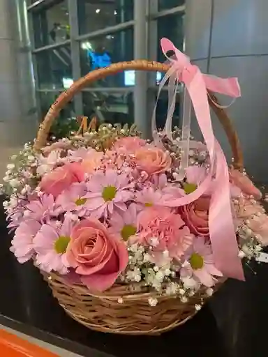 Canasta De Mix De Flores Rosas
