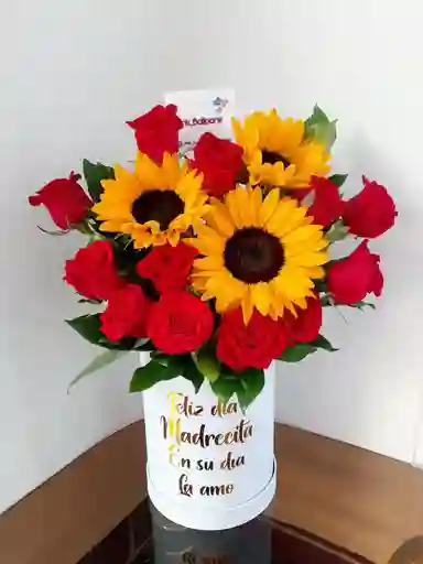 Caja Redonda De Rosas Rojas Con Girasoles
