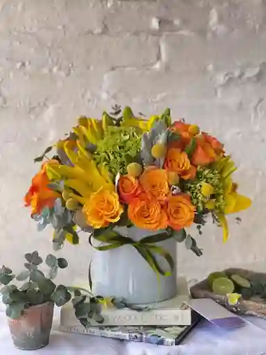 Caja Redonda De Mix De Flores Naranjas