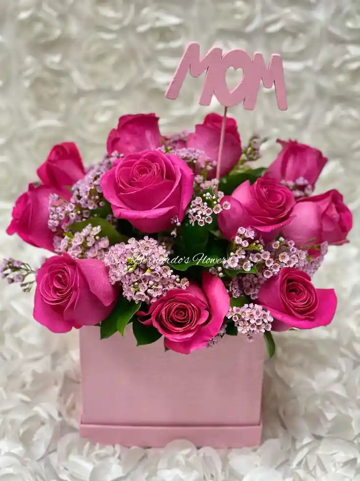 Caja Cuadrada De Rosas Fuscias