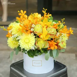 Caja Redonda De Mix De Flores Amarillas