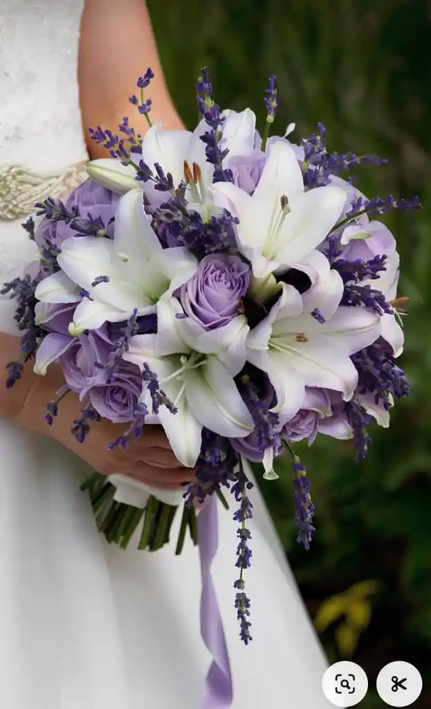 Bouquet De Rosas Moradas Con Lirios
