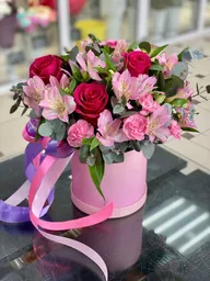 Caja Redonda De Mix De Flores Rosas
